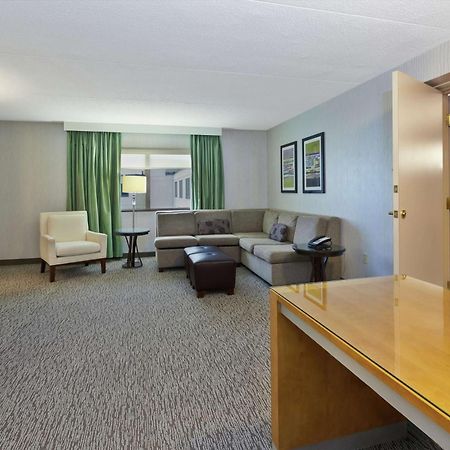 Hotel Auburn Hills Exterior photo