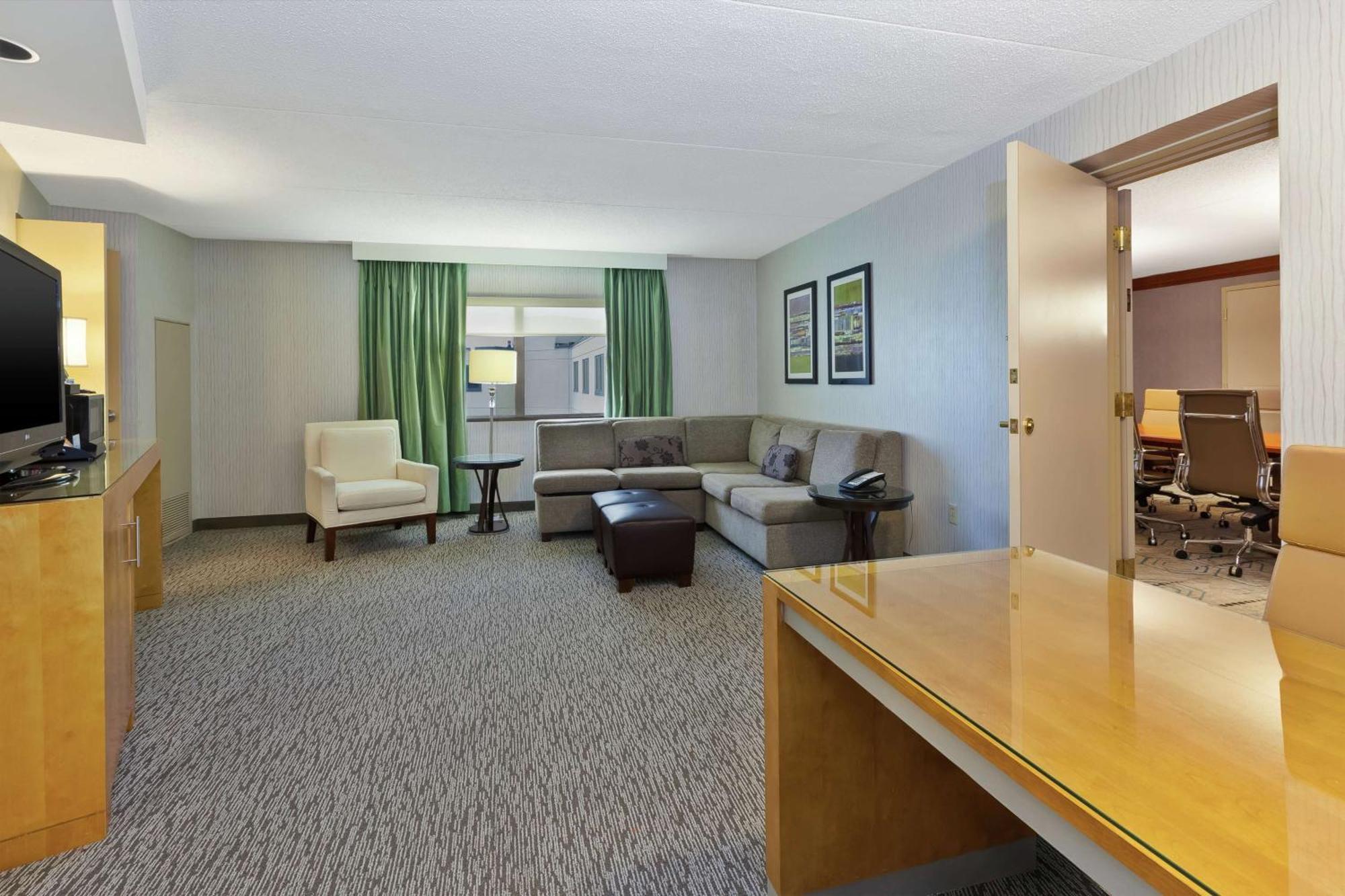 Hotel Auburn Hills Exterior photo